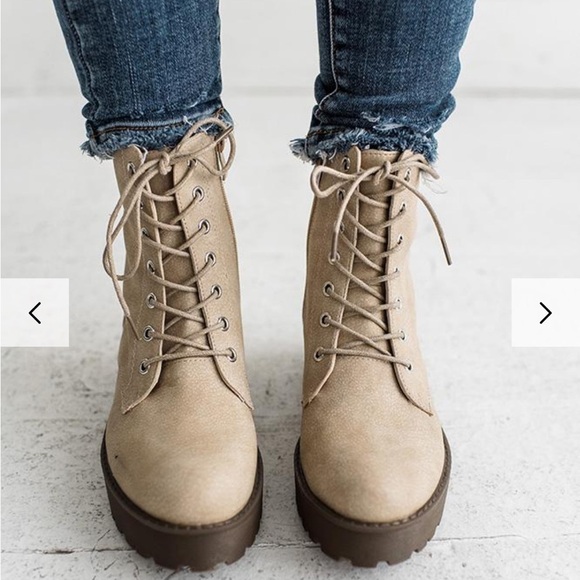 Dirty Laundry Mazzy Lace-Up Boot in Beige Color. Size 8 - Picture 2 of 11